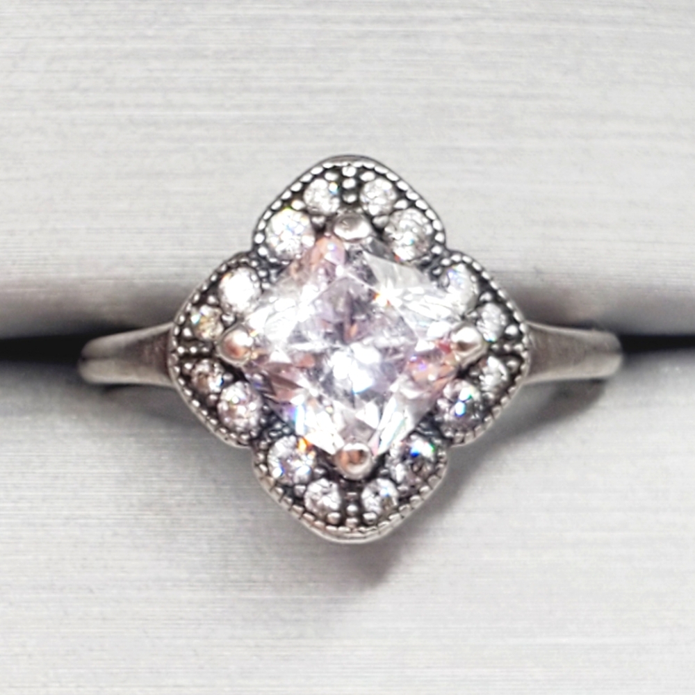 White Diamond Simulants 925 Sterling Silver Halo Milgrain Ring